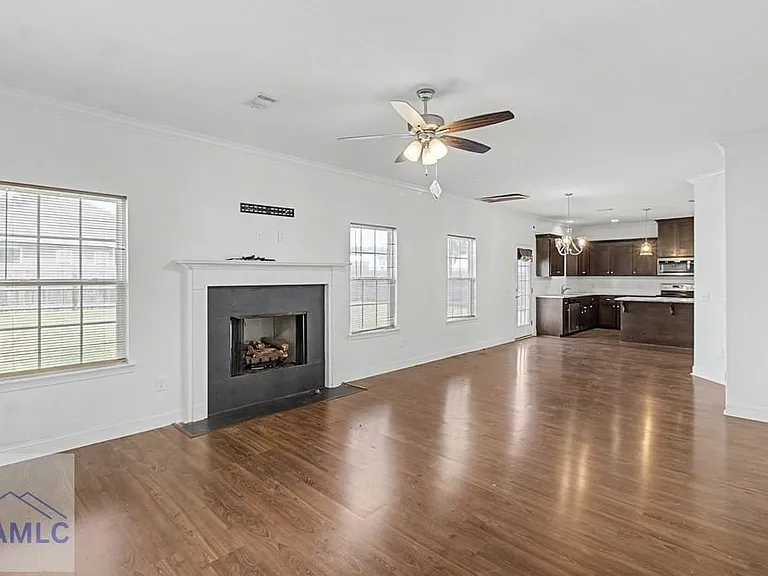 390 Fairview Cir — Photo 11