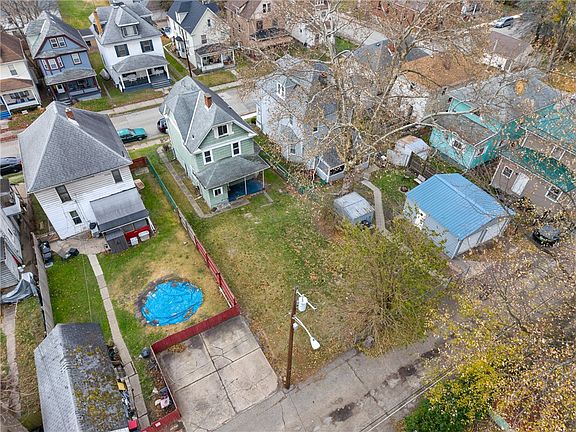 2nd image of 1254 Victoria Ave