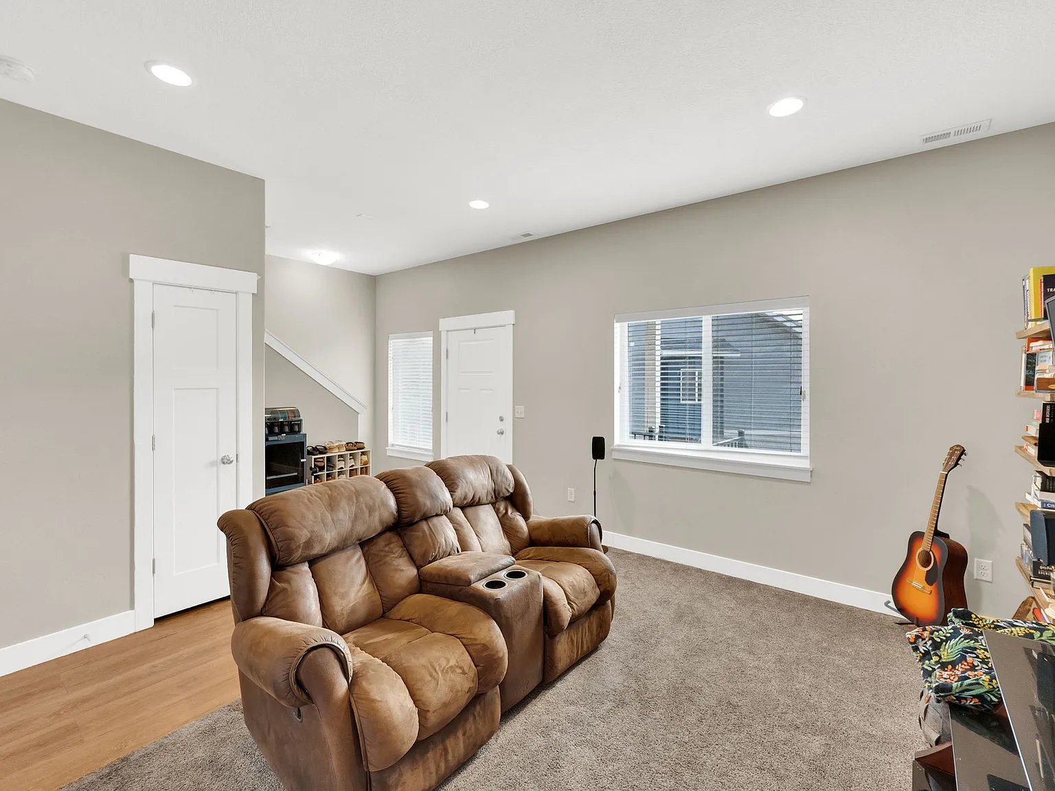 3 bed, 2.5 bath, 2100 sqft, $2,700 — Photo 2