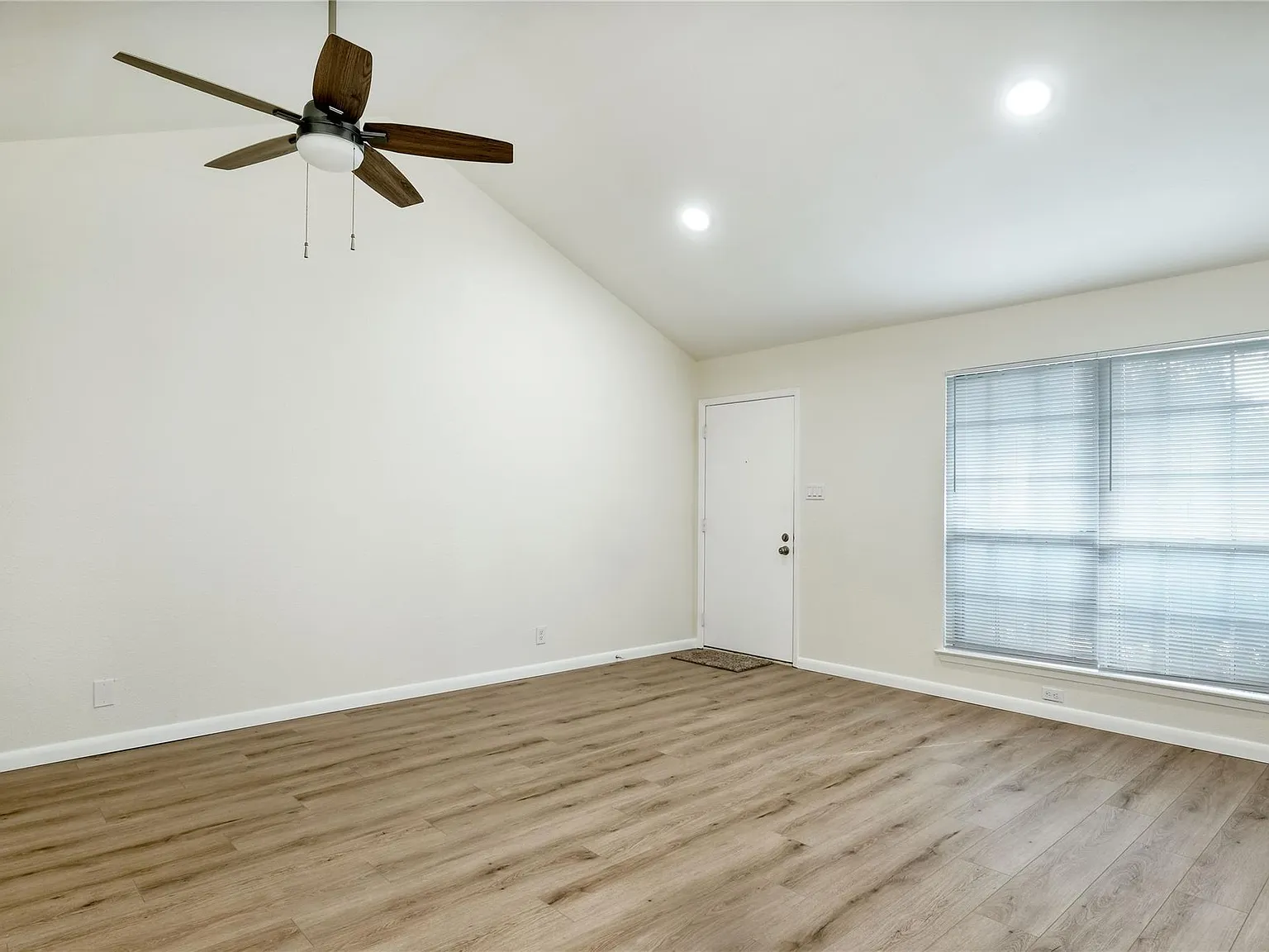3 bed, 2.0 bath, 1100 sqft, $1,675 — Photo 4