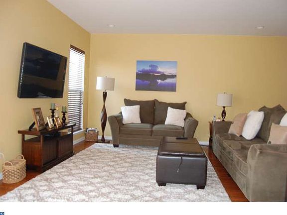 3rd image of 280 N Caldwell Cir