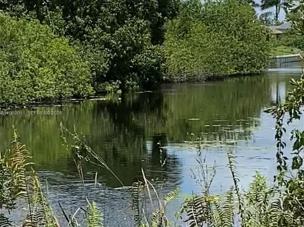 2 NW 13th Pl, Cape Coral, FL 33993