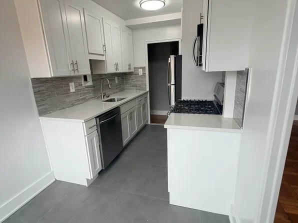 185-15 64th Avenue image 2 of 10