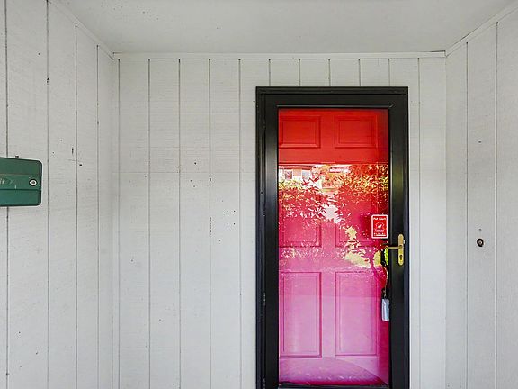 4th image of 2254 37th Ave NW