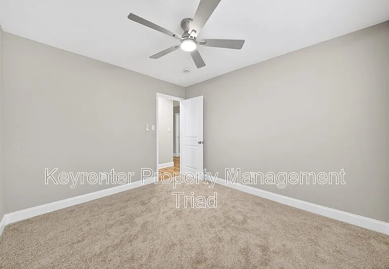 1153 Hawick Dr — Photo 21