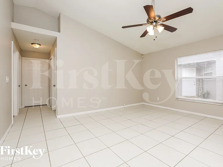 7466 Groveoak Dr — Photo 3