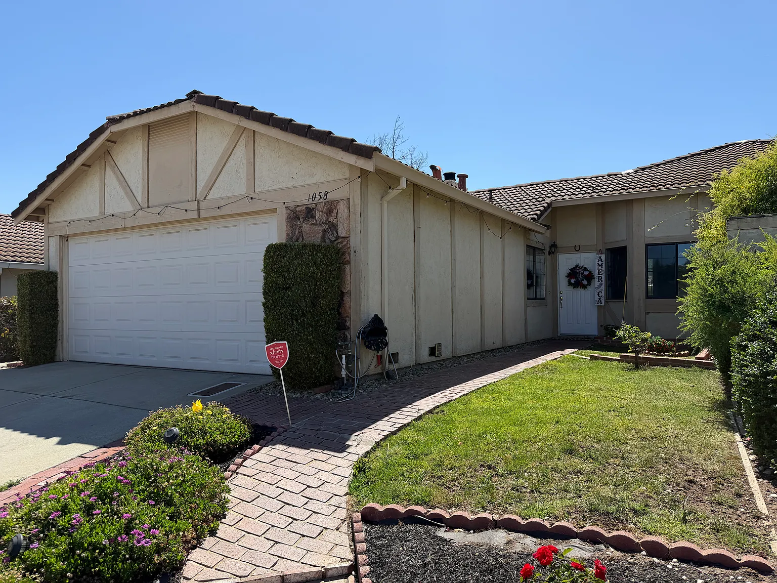 3 bed, 1098 sqft, $4,250 — Photo 2
