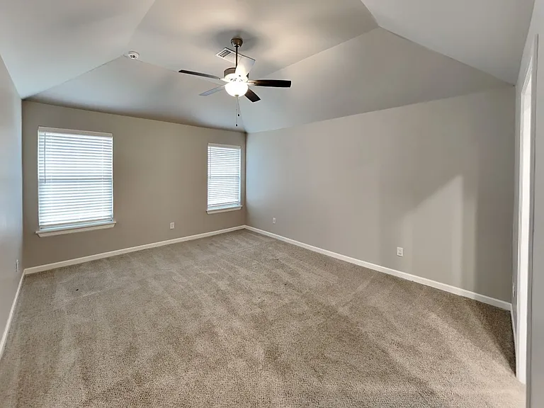 8400 Rainier St — Photo 10