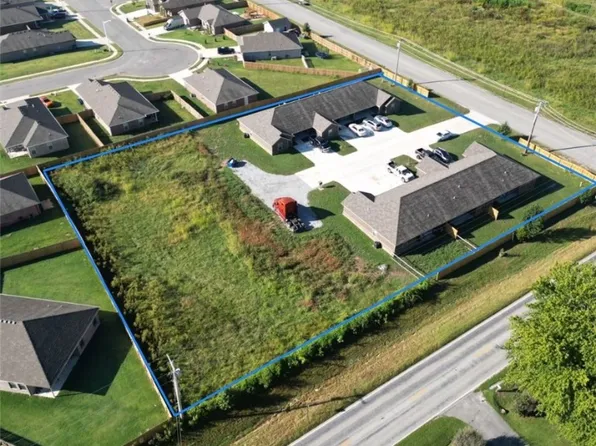 100 Crowder Ave, Gentry, AR 72734