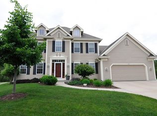 1038 Canary Ct, Grafton, WI 53024