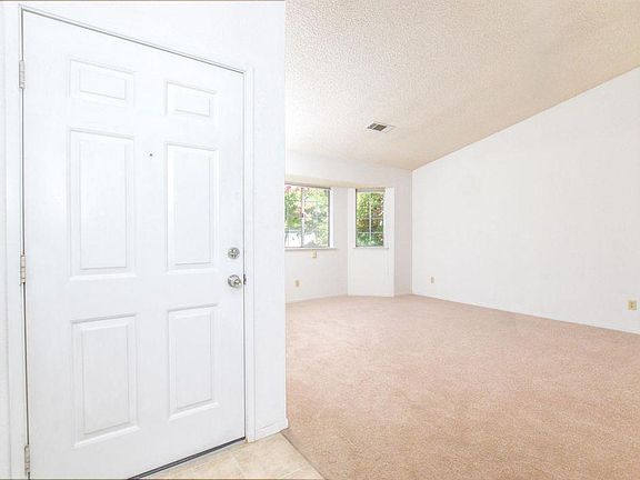4th image of 234 N Bush Ave