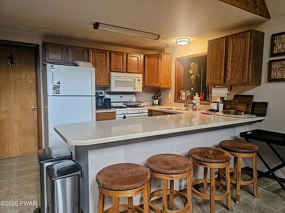 5th image of 131 Lincoln Green Ln