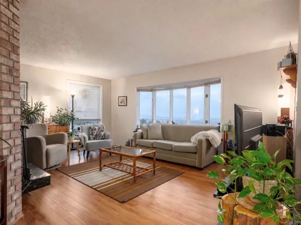 1085 College Dr, Nanaimo, BC V9R 5V5