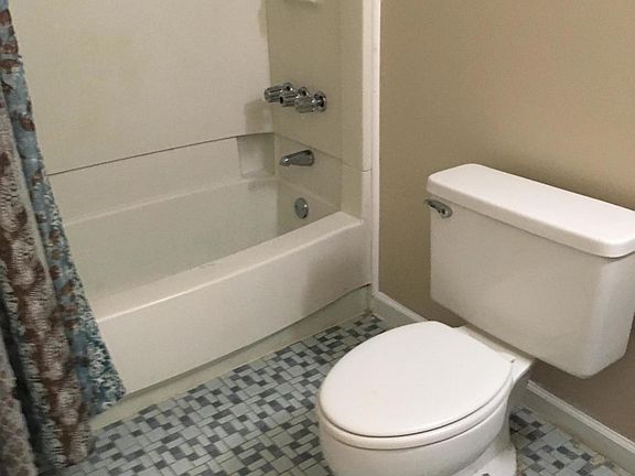 4th image of 2 Badminton Ct APT 3