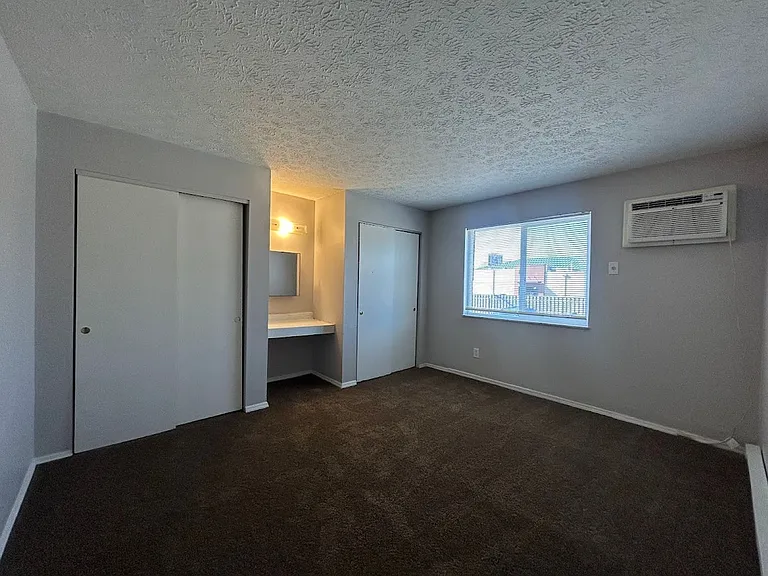The Roxbury — Photo 15