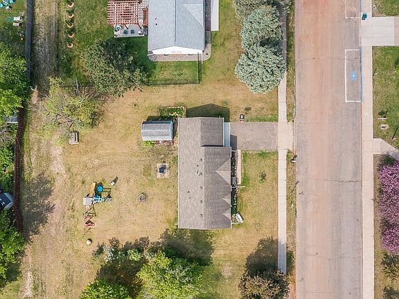 3rd image of 108 1st St SE