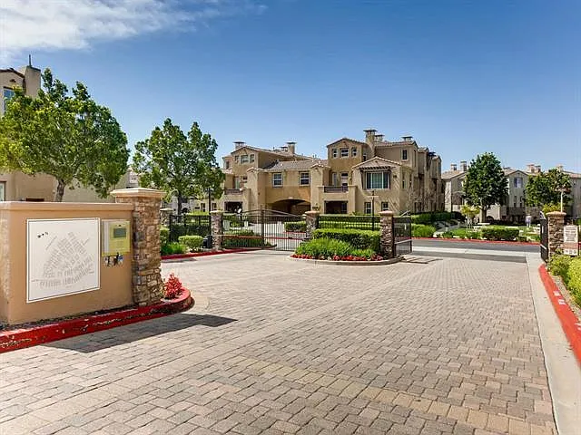 587 Almond Rd — Photo 8
