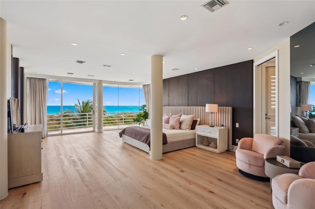 648 Beach Rd, Sarasota, FL - View 3