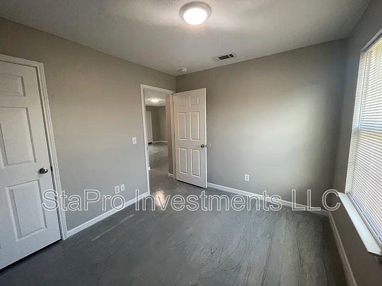 125 Village Pl — Photo 9