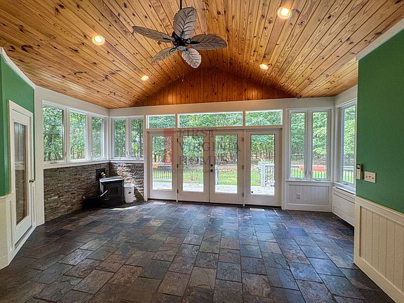 5th image of 25 Fleetwood Dr
