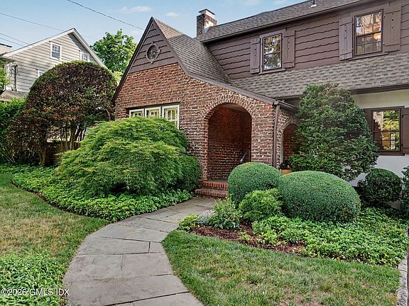 3rd image of 24 Oval Ave