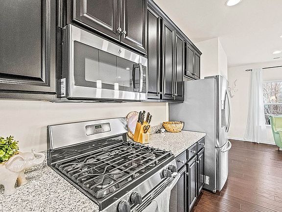 3rd image of 8112 Creekside Village Dr