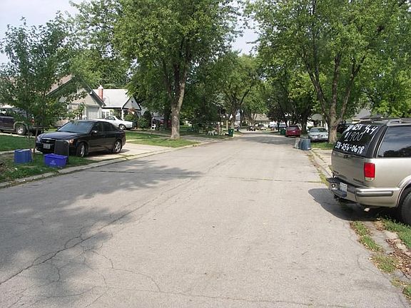 3rd image of 136 Braeburn Dr