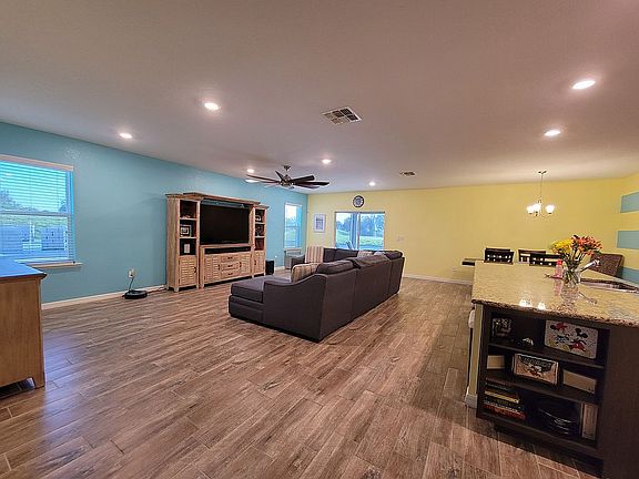 5th image of 2421 SW 11th Ave