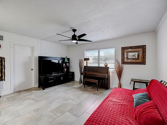 3rd image of 305 NE 16th Street #4