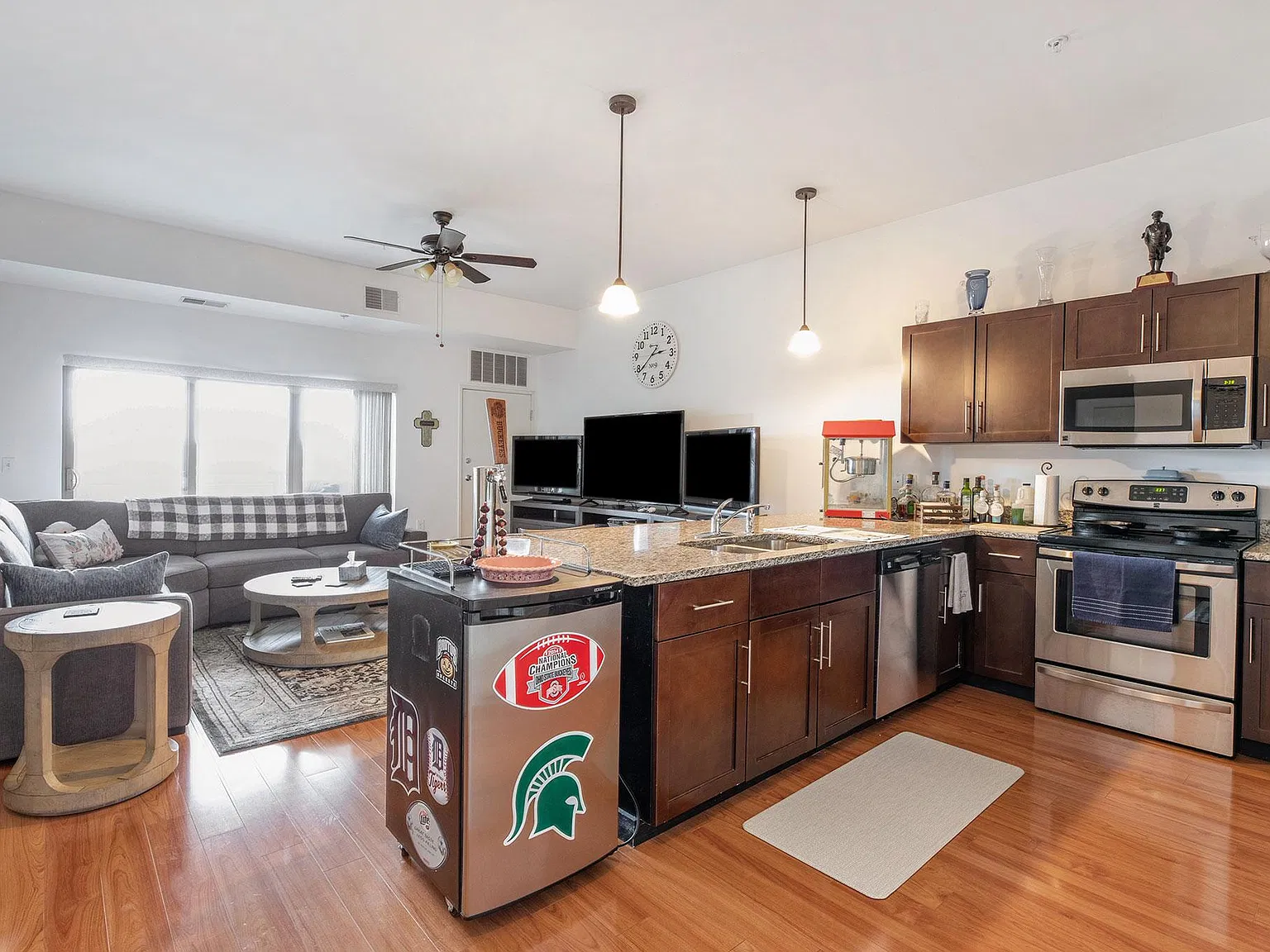 2 bed, 1304 sqft, $2,150 — Photo 4