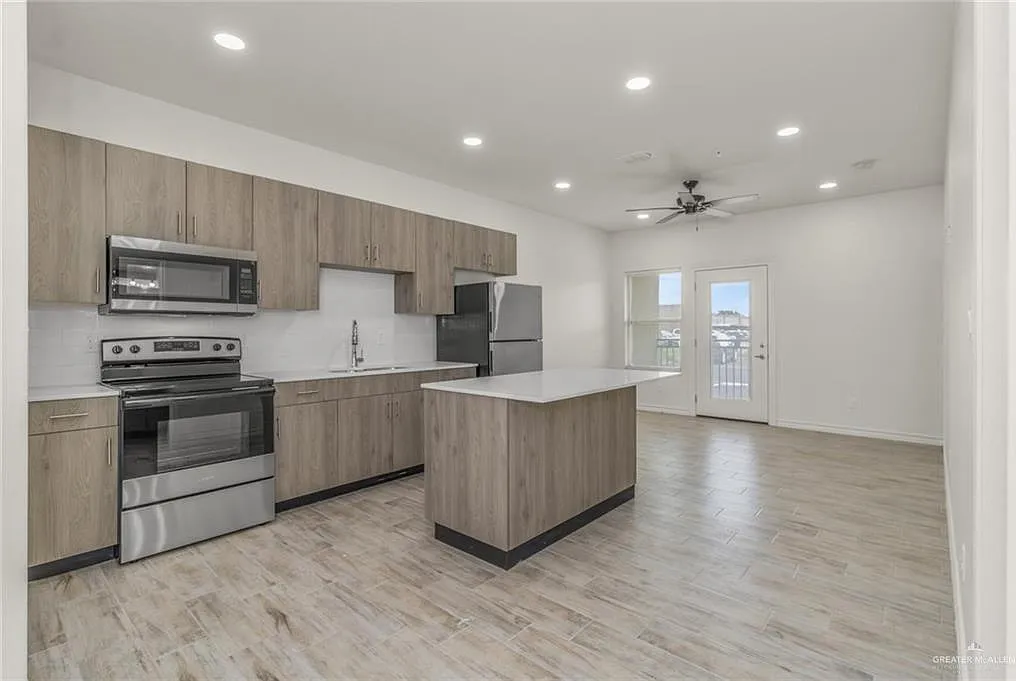 2 bed, 2.0 bath, 1000 sqft, $995 — Photo 3