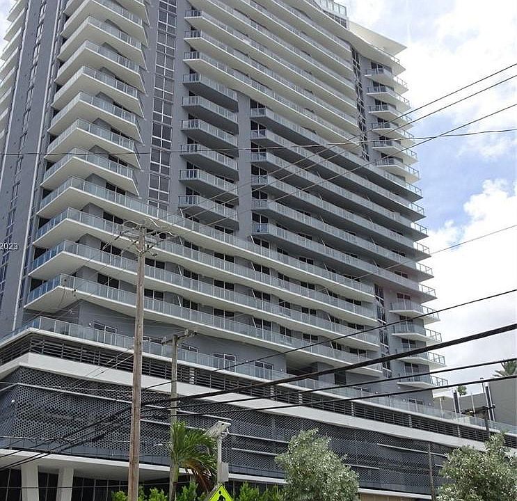 1st image of 1010 SW 2nd Ave #1305