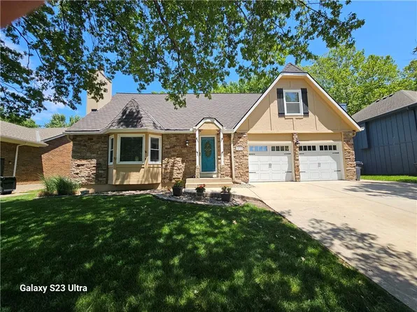 14727 S Summertree Ln, Olathe, KS 66062