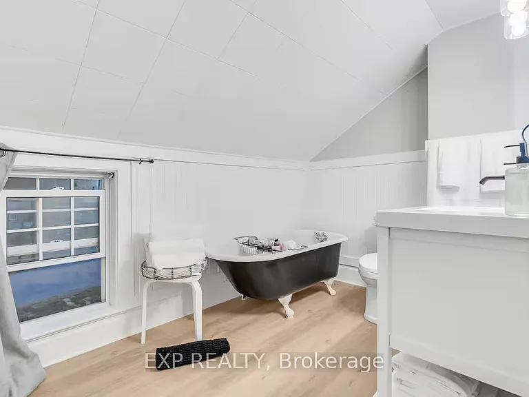 9 Caldwell St #2 — Photo 44