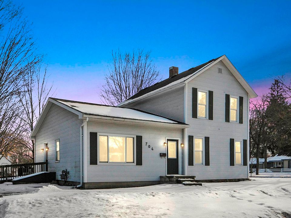 1st image of 704 Rose Ave