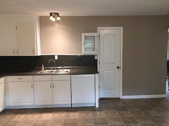 2nd image of 51 Dearstone Dr Unit 1