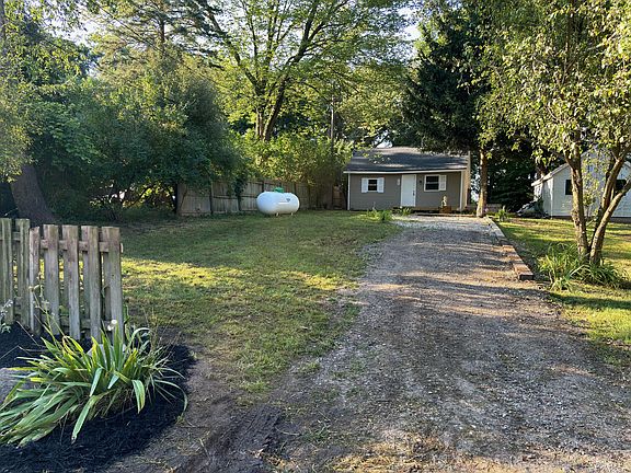 3rd image of 760 Clarkson Dr NE