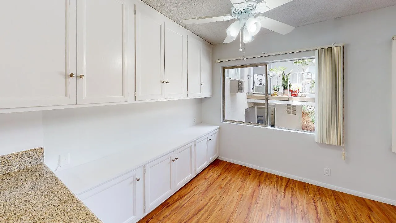 1221 Lyndon St — Photo 4