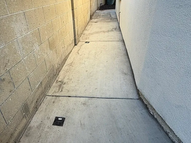 Side-yard walkway