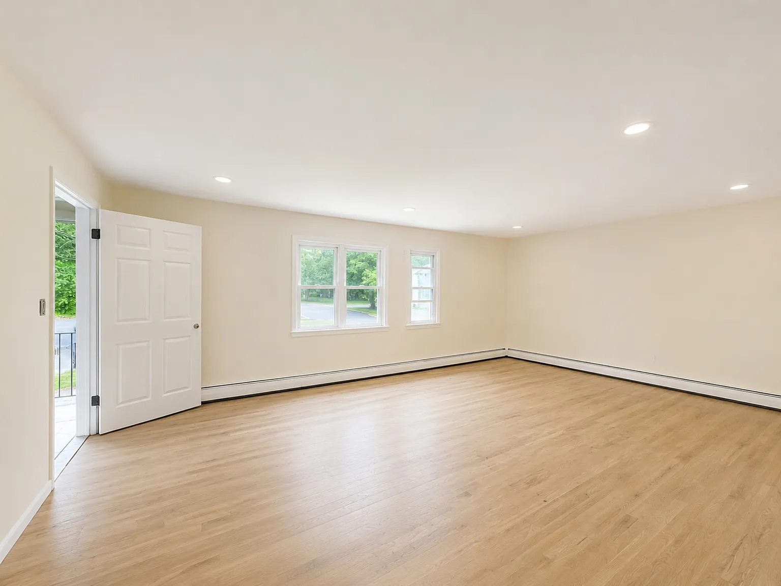 4 bed, 1950 sqft, $4,250 — Photo 3