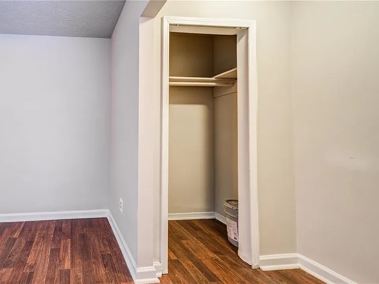 37 Country Place Ct — Photo 3