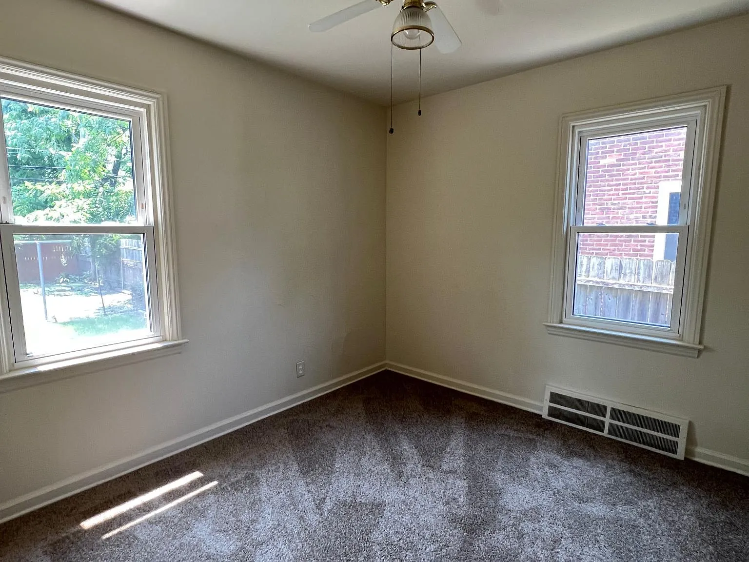3 bed, 899 sqft, $1,500 — Photo 3