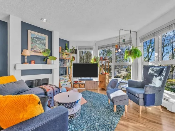 7055 Wilma St #210, Burnaby, BC V5E 4B1