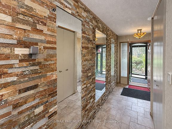 5th image of 23 Pomander Rd