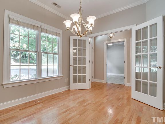 5th image of 713 Quiet Woods Pl