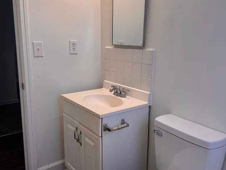 1520 Sloan St — Photo 8