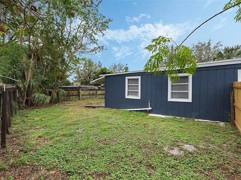 1090 Emerald Dr — Photo 20