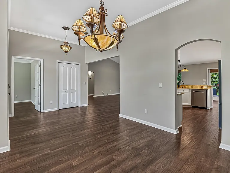 6326 Glasgow Dr — Photo 11