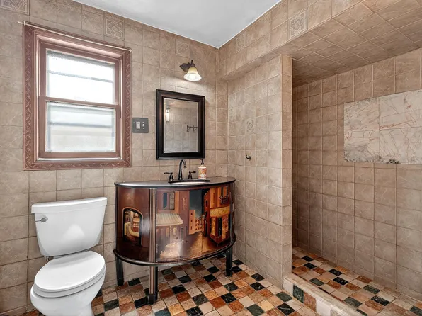 687 Avenue East image 31 of 32