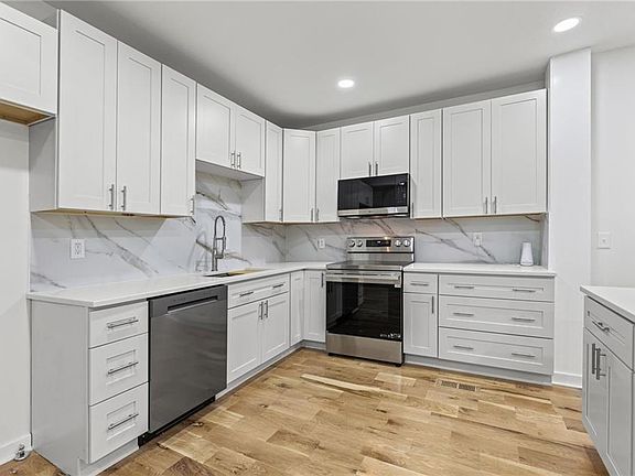 2nd image of 2515 Askew Ave